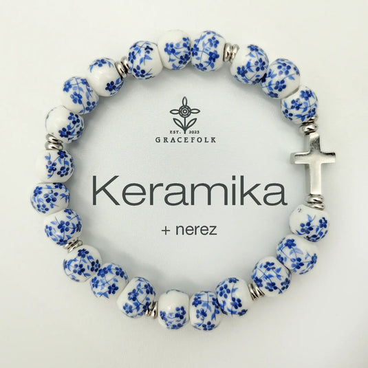 Náramok s modrými kvietkami a nerezovým krížikom - Gracefolk